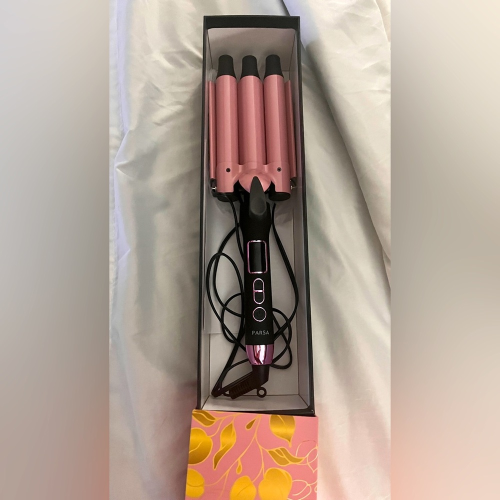 NEW IN BOX PARSA BEACHWAVER